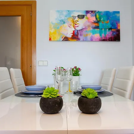 Lydia Uno 托雷莫利诺斯